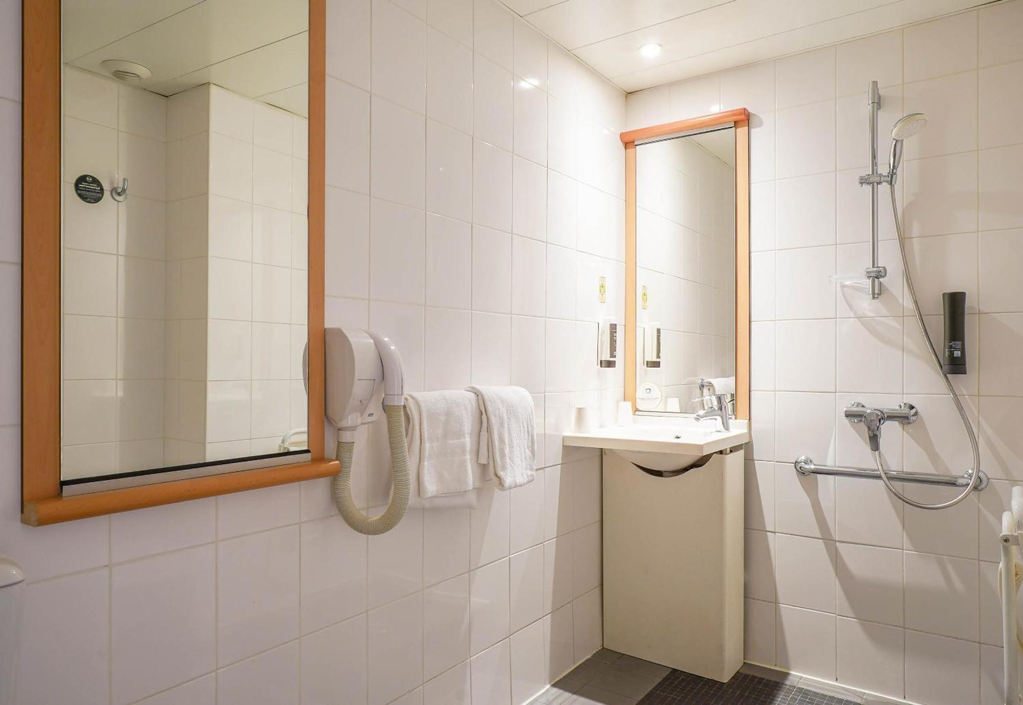 B&B Hotel Marseille Centre Vieux Port Bagian luar foto